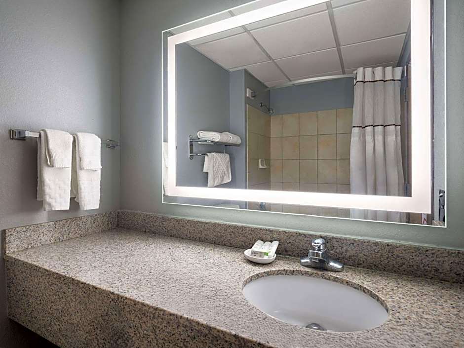 AmericInn by Wyndham Woodstock IL