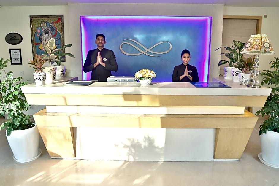 Sarovar Portico Naraina Hotel