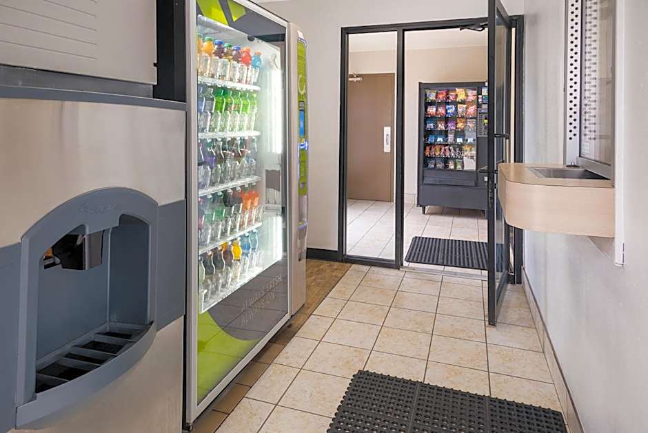 Knights Inn Grand Rapids East