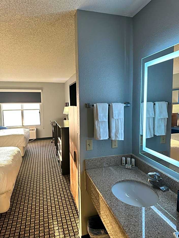 AmericInn by Wyndham Reedsburg