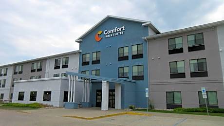 Comfort Inn & Suites Grand Forks near Alerus Center