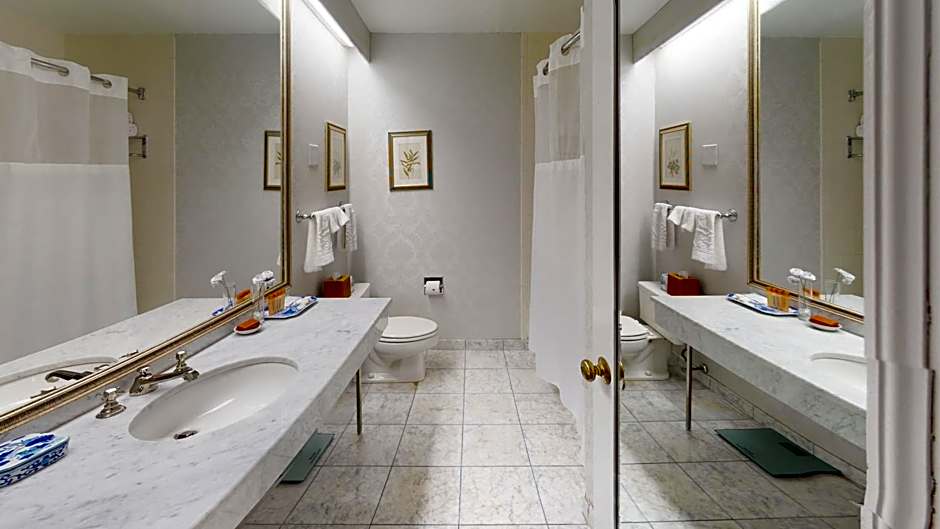 Avon Old Farms Hotel