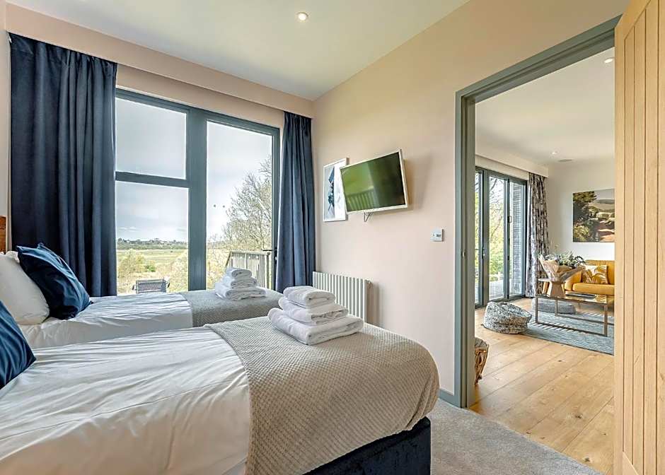 Swanborough Lakes Luxury Lodges