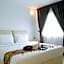 Peach Hill Hotel & Cafe