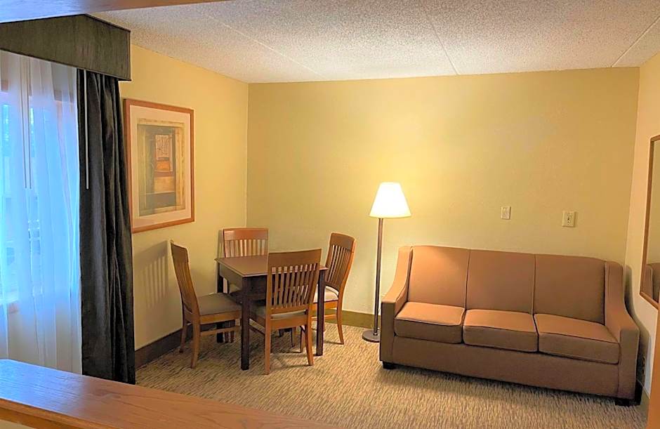 Crossroads Hotel & Event Center