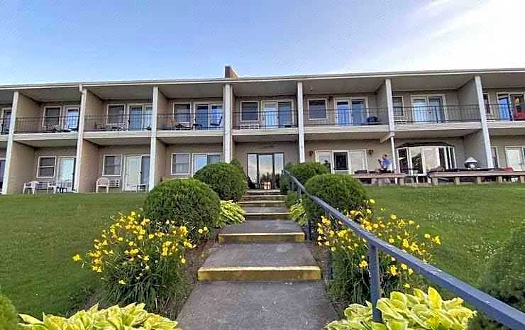 Fleetwood Inn & Suites