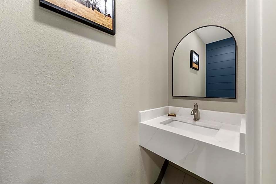 Best Western Plus Revere Inn & Suites