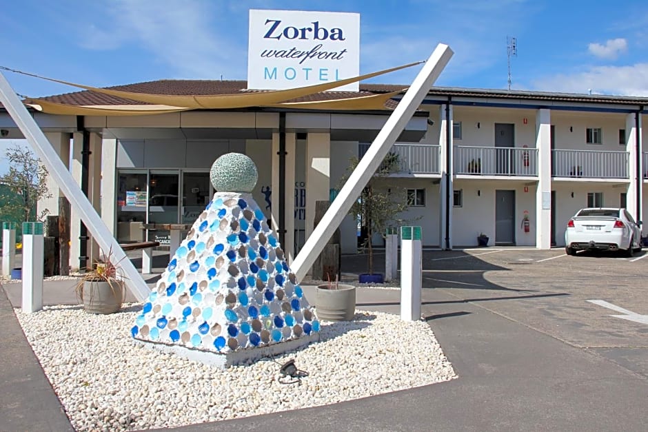 Zorba Waterfront Motel