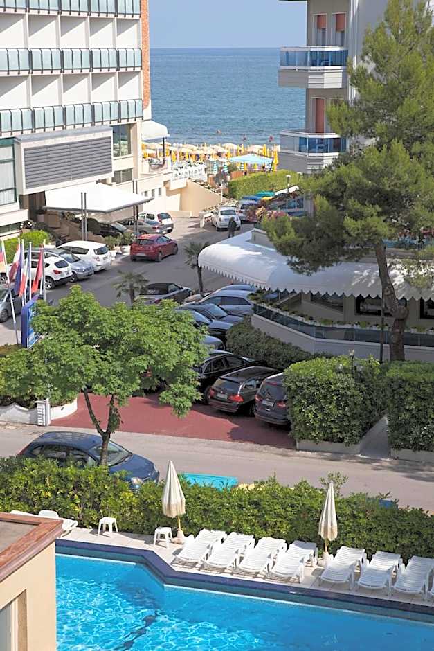 Hotel AMALFI & Restaurant Karaoke Bar