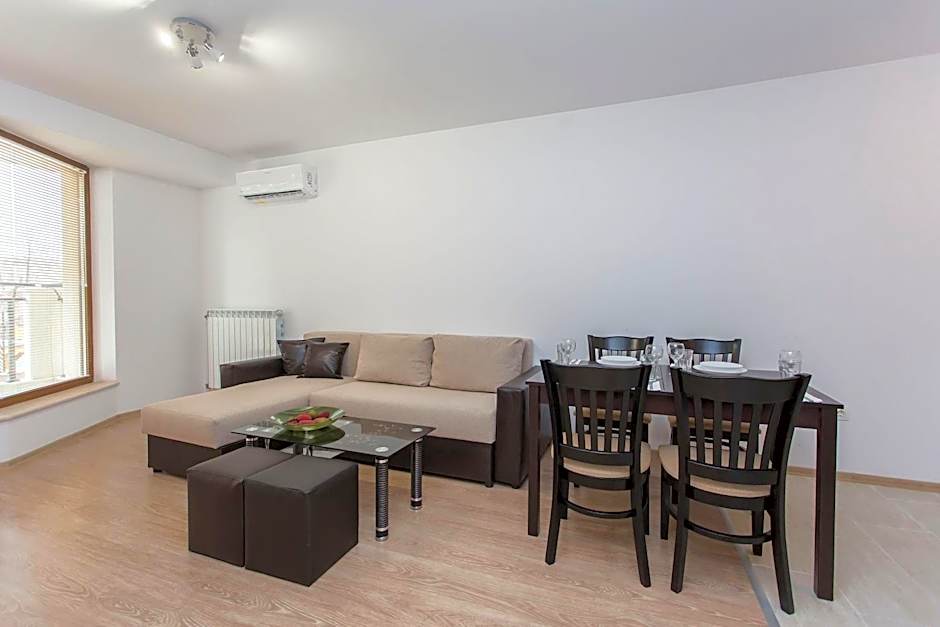 Modern and Bright Apartments near Center - FREE PARKING