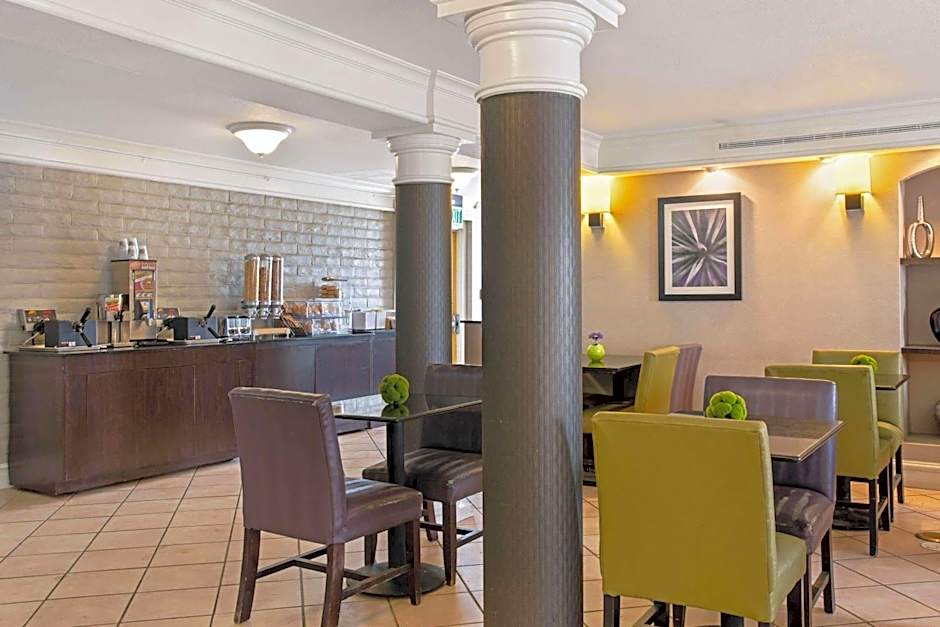 La Quinta Inn & Suites by Wyndham Denver  Golden