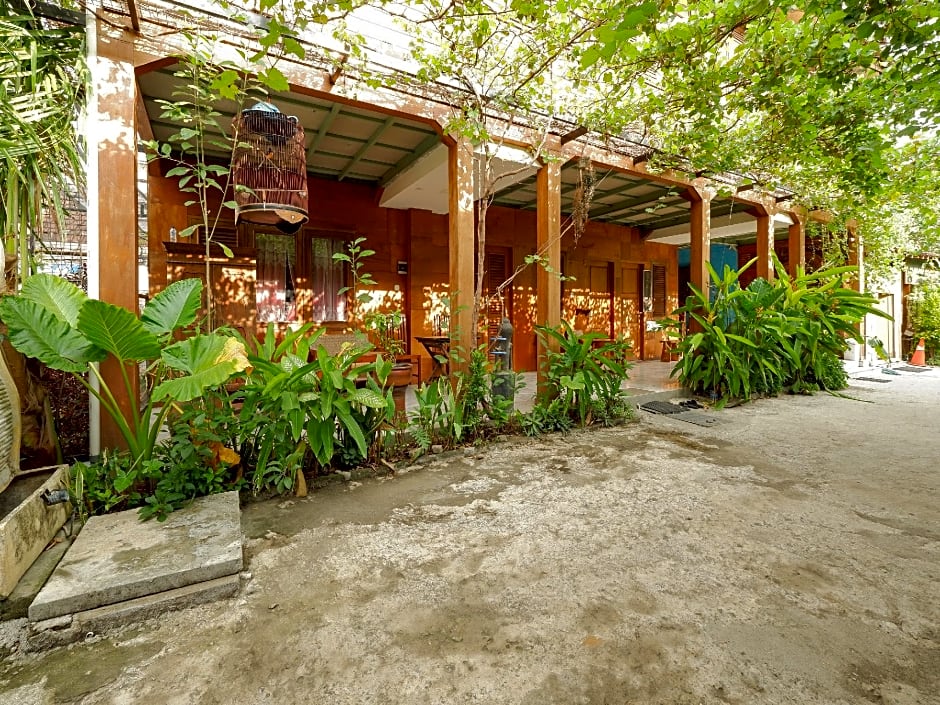 OYO 4016 Tan Jokteng Guest House