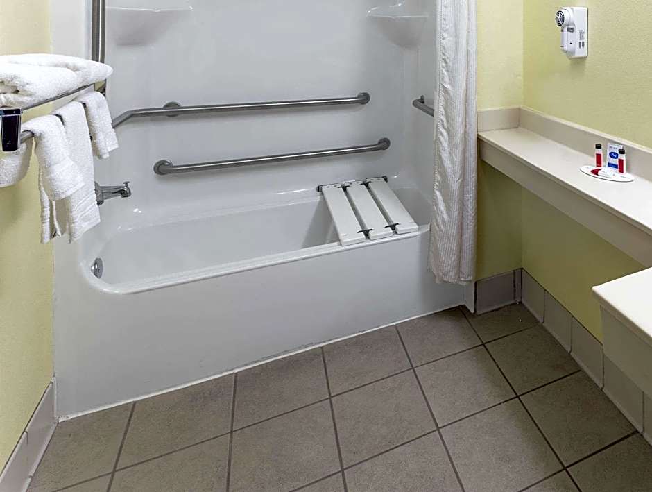 Days Inn & Suites by Wyndham Union City