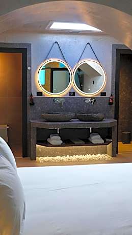 Signature Suite With Private Pool and Private Spa