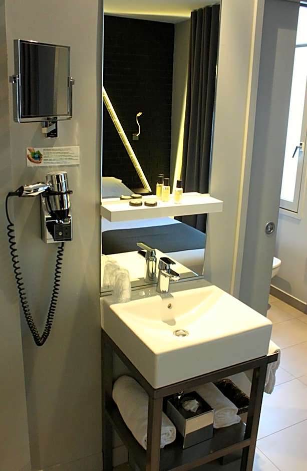 Arc De Triomphe Etoile Hotel