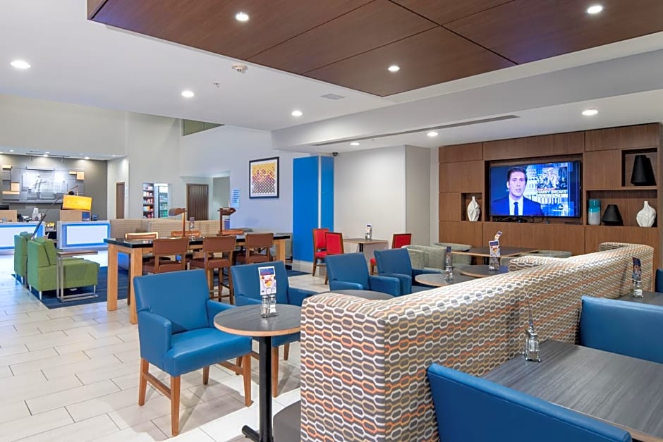 Holiday Inn Express Hotel & Suites Dallas South - DeSoto