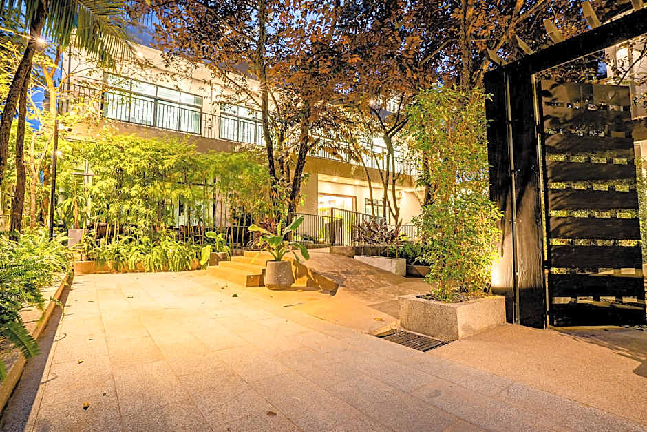 Rainforest Hotel by NSUN