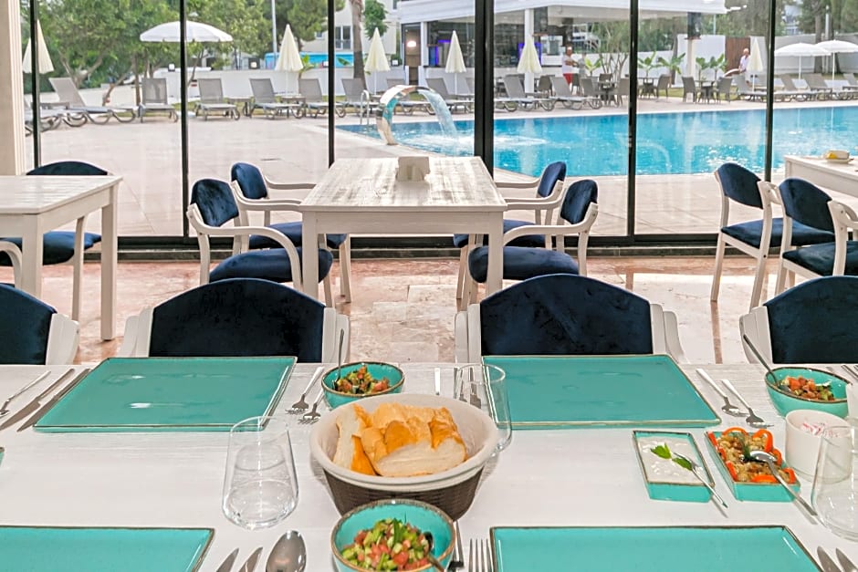 Lara World Hotel – Antalya, AR