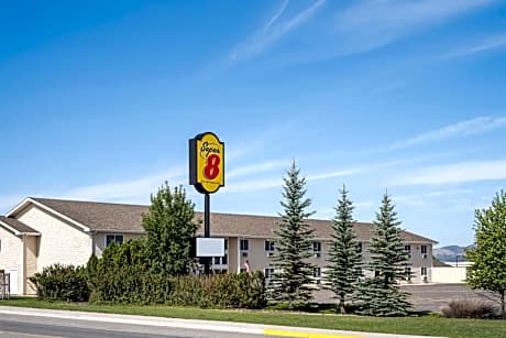 Super 8 by Wyndham Lewistown