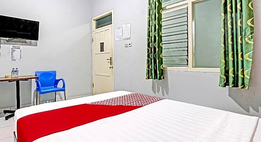 OYO 92287 Hotel Aji Mantoro