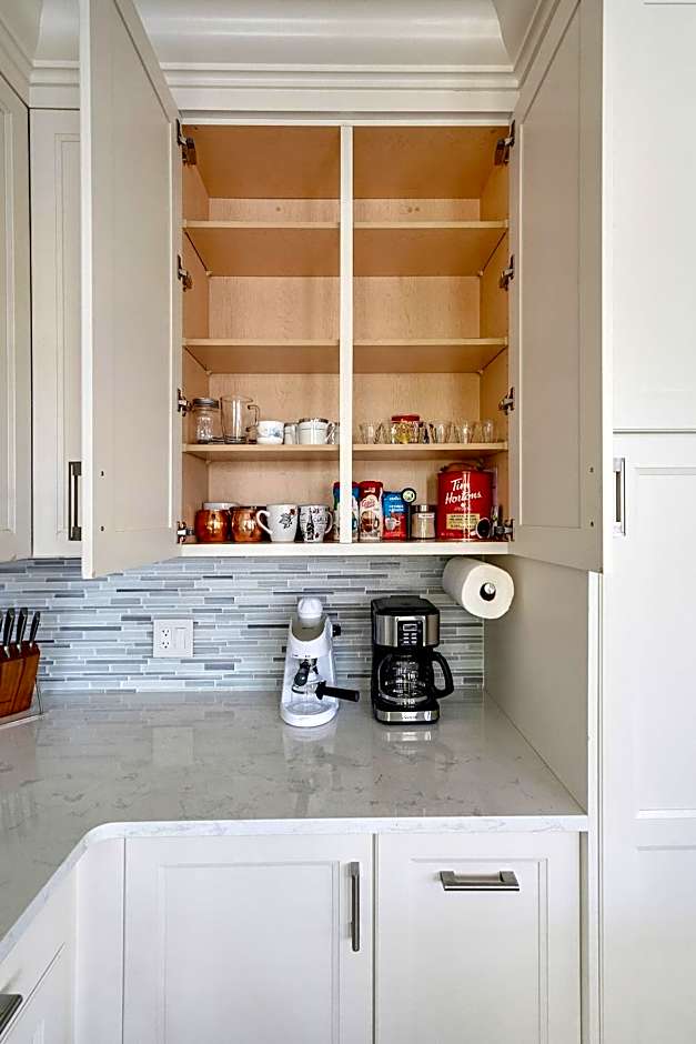 Luxurious Multi-Family Home in Vancouver West, 10 Mins Downtown