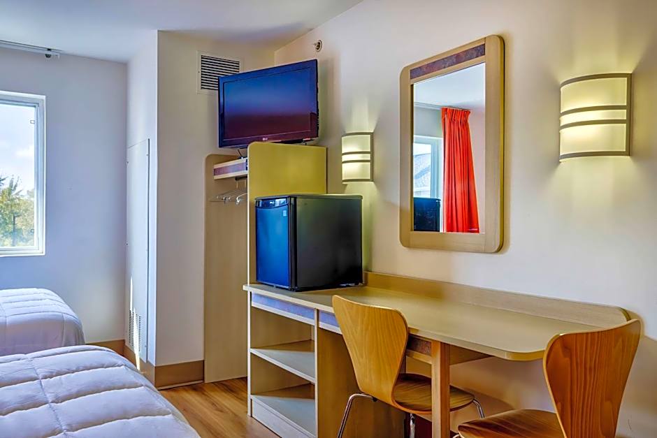 Motel 6-Burlington, ON - Toronto West - Oakville