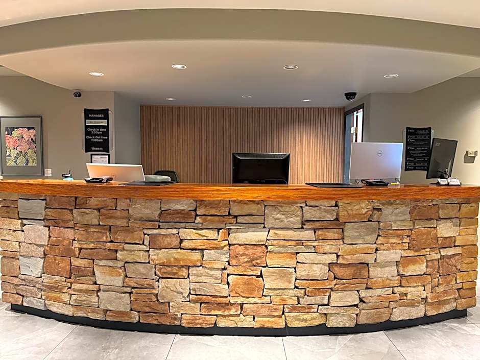 Anchor Inn and Suites