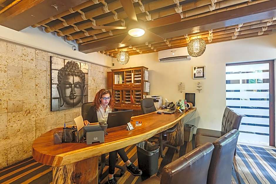 El Taj Oceanfront and Beachside Condo Hotel