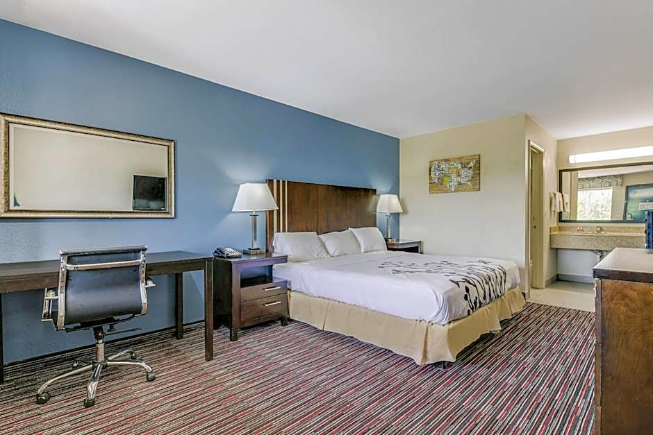 Econo Lodge Inn & Suites Enid South