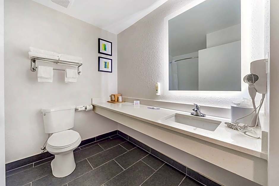 Quality Inn & Suites NJ State Capital Area