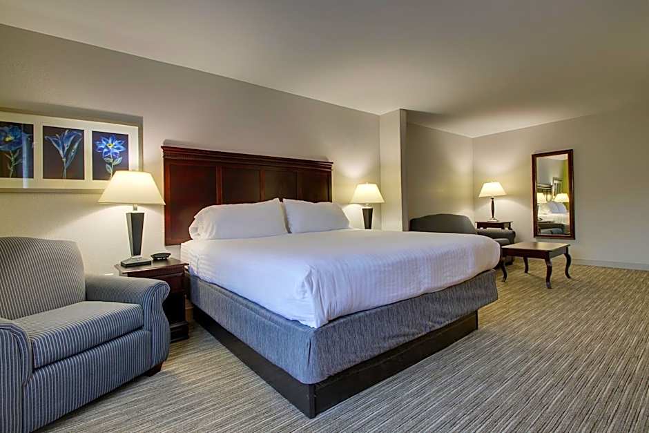 Holiday Inn Express Hotel & Suites Middleboro Raynham By IHG