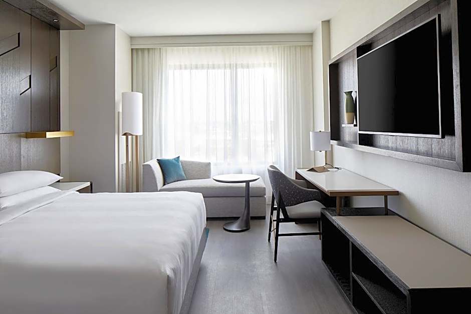 Photo 1 of 7 of 1 King Bed Guestroom, Club Level