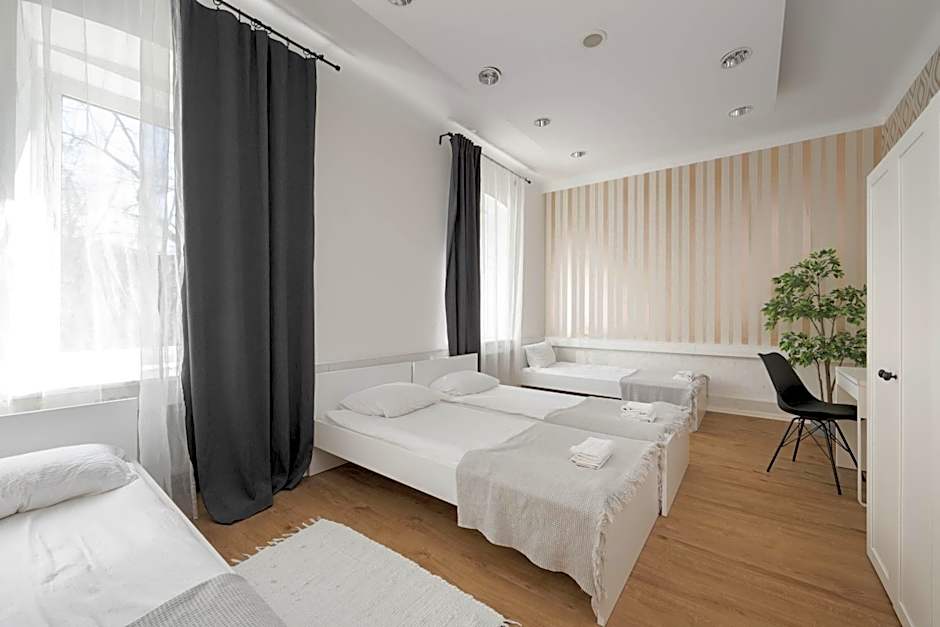 ROYAL ROOMS***