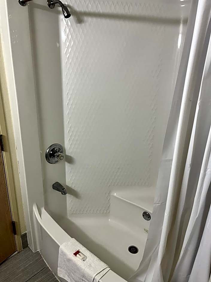 Howard Johnson by Wyndham Clarksville Tennessee