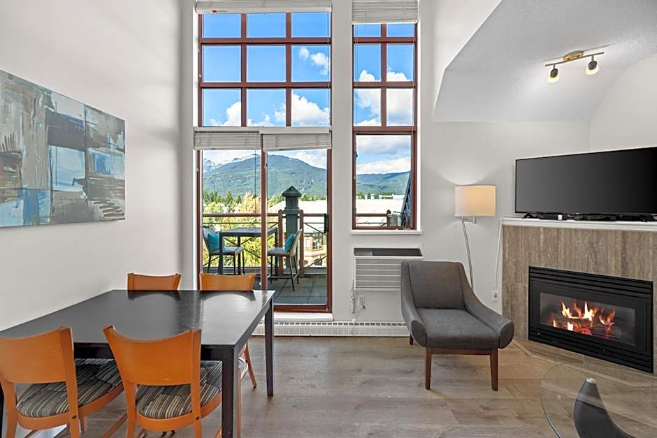 Alpenglow Lodge Junior Penthouse by MVA