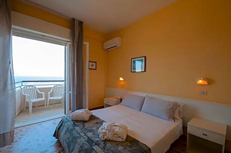 Standard Triple Room with Sea View