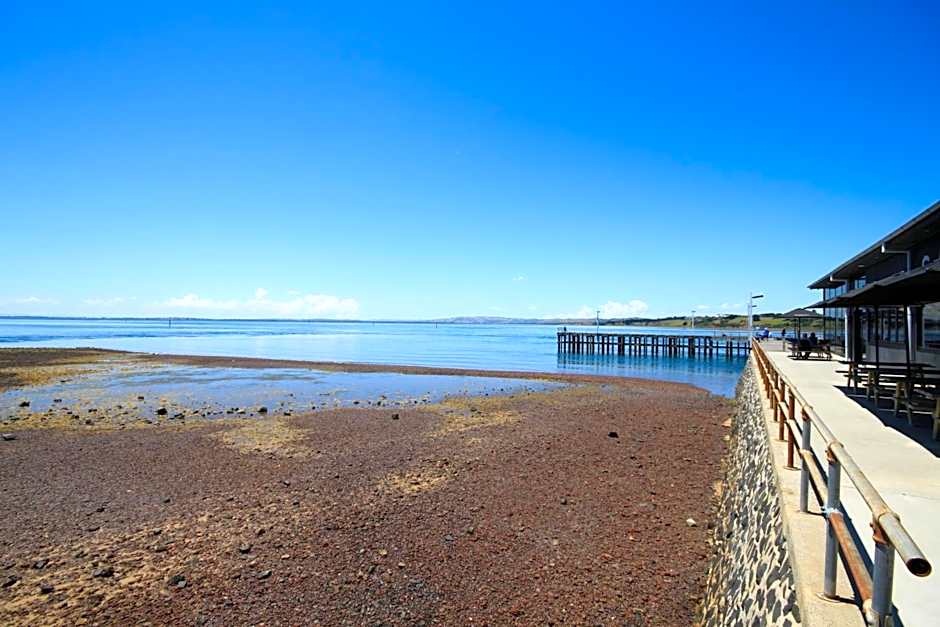 Pelicans Motel San Remo