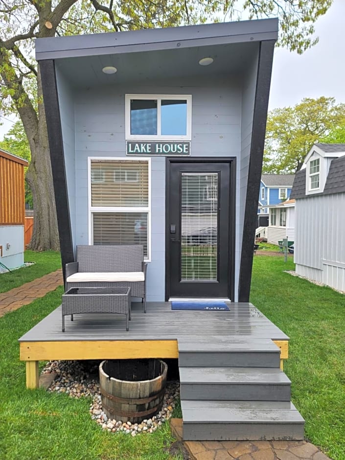 Tiny Digs Lakeshore - Tiny House Lodging