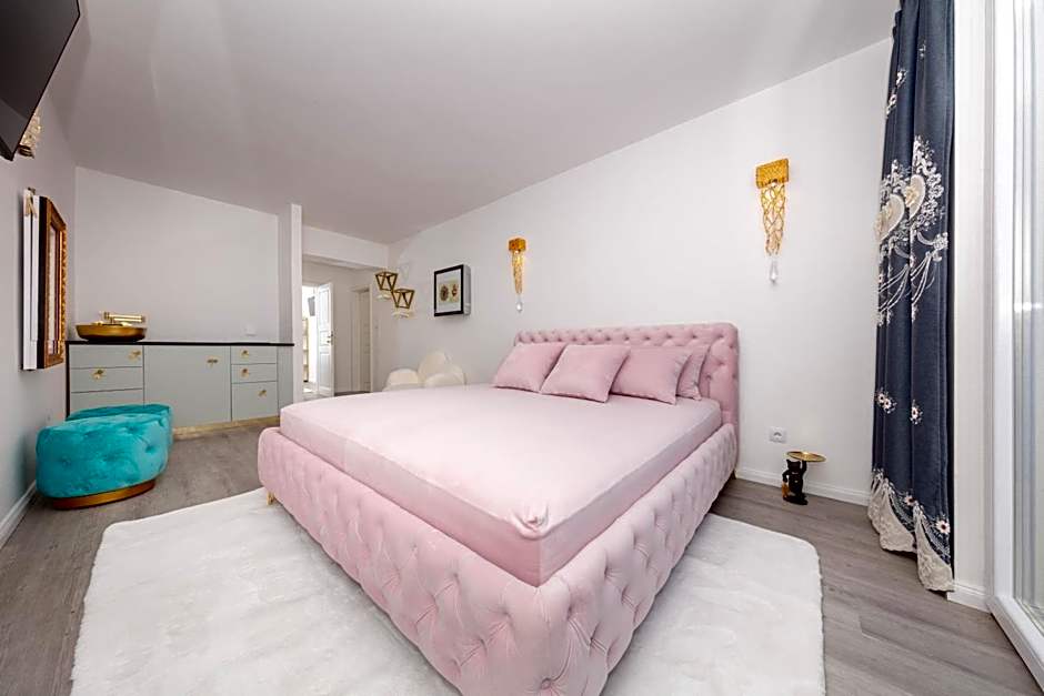 Boutique Residence Sundays