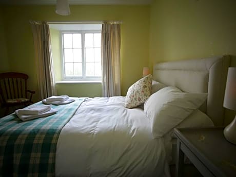 Double room-Ensuite with Bath-Garden View-Houns-Tout