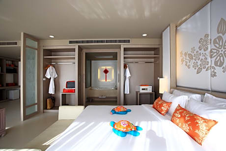 JUNIOR SUITE POOL ACCESS