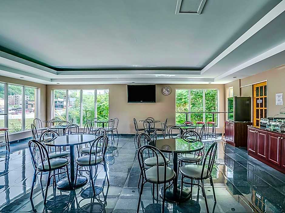 Quality Suites Ste Anne De Beaupre