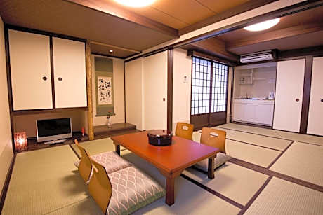 Japanese-Style Family room with kitchen