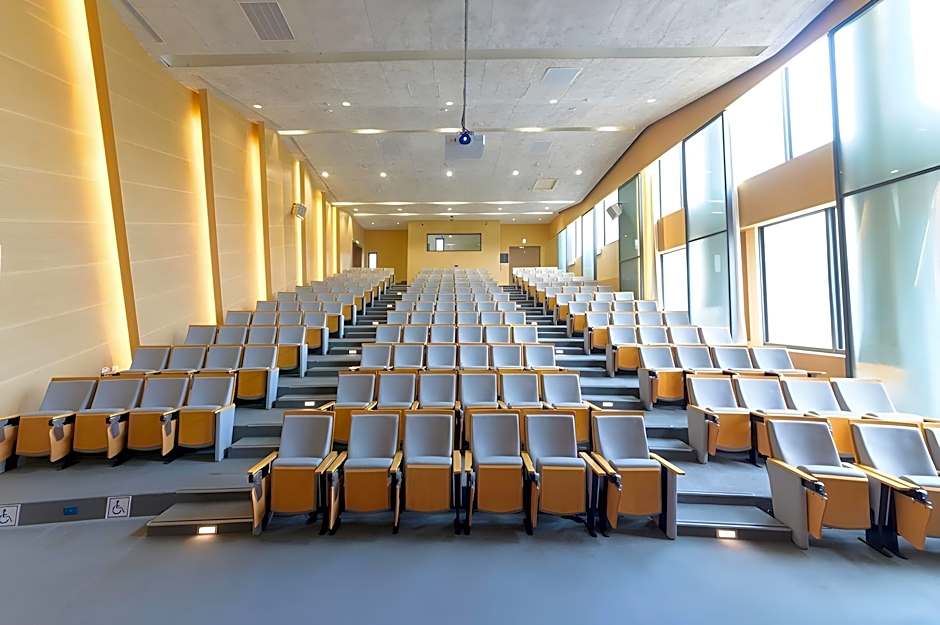 JANDA Golden Tulip Hotel