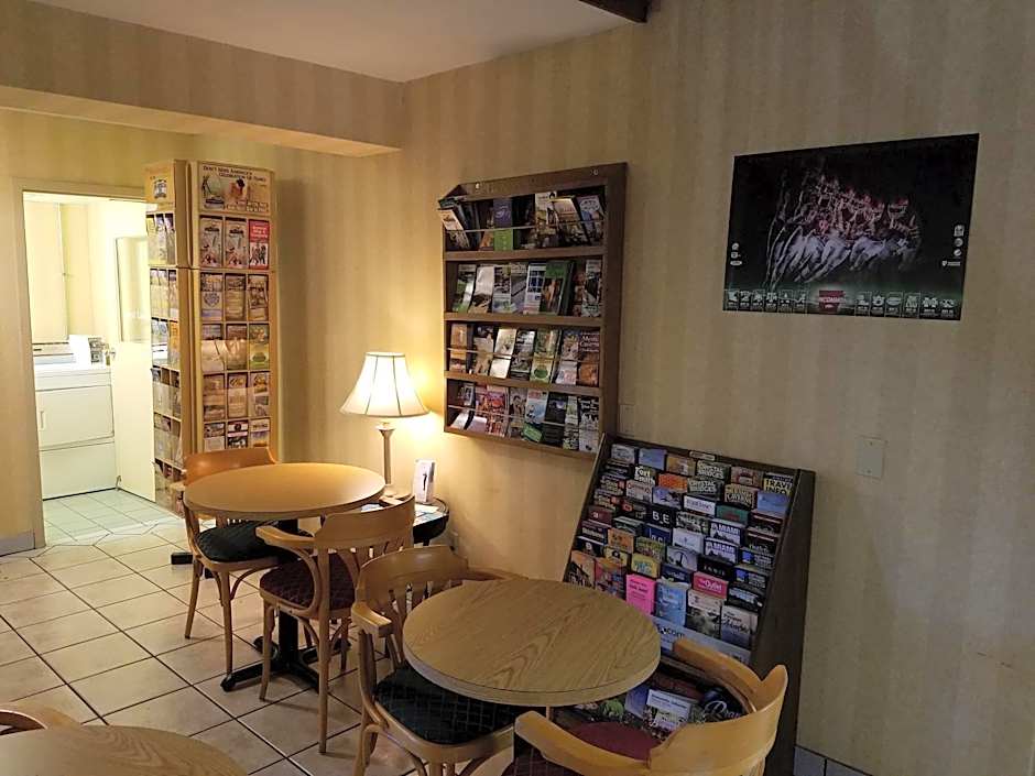Super 8 by Wyndham Bentonville