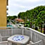 One-Bedroom Apartment with balcony and ac