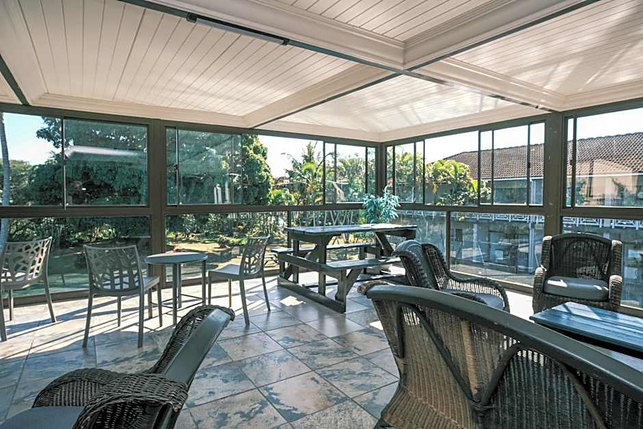 Elephant Lake Hotel