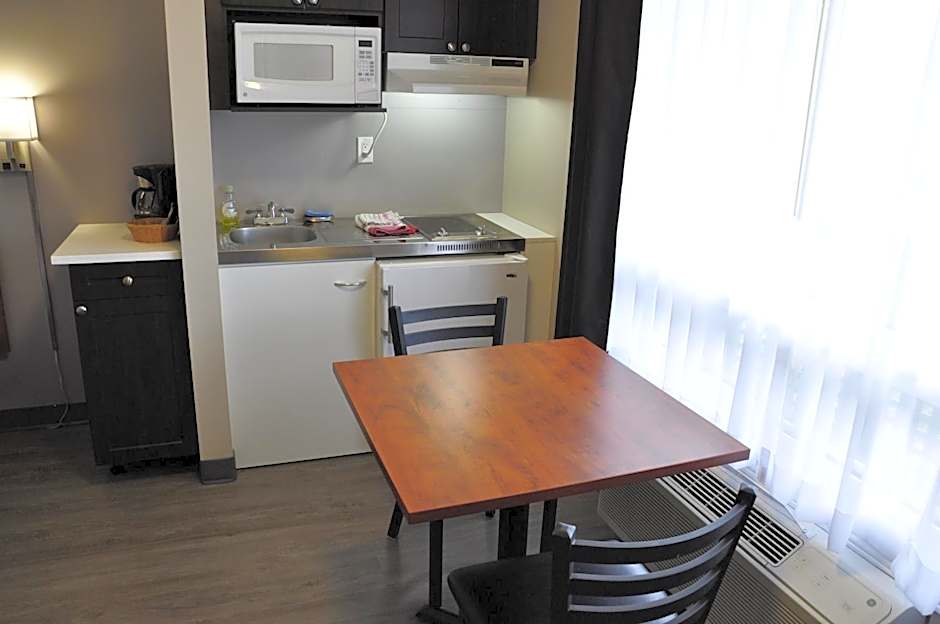 Moonlight Inn & Suites