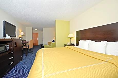 King Suite - Non-Smoking