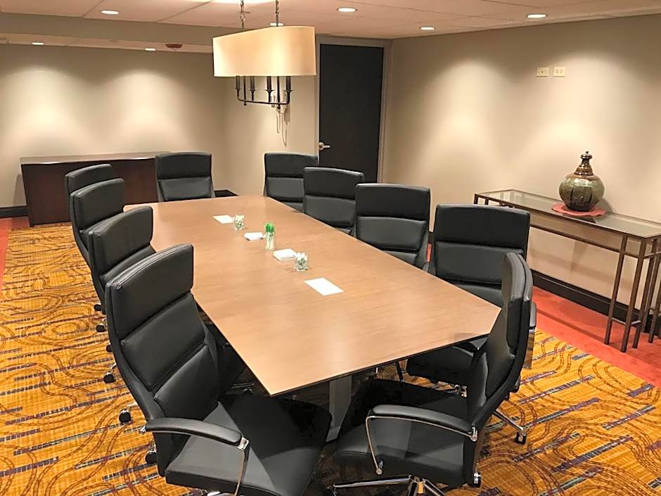 Holiday Inn & Suites Chicago-Carol Stream (Wheaton) By IHG